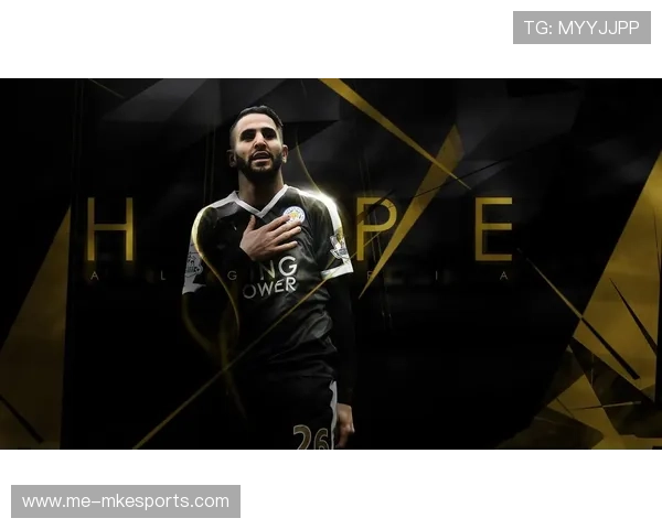 足球红衣球星激情瞬间高清壁纸展现荣耀与速度魅力